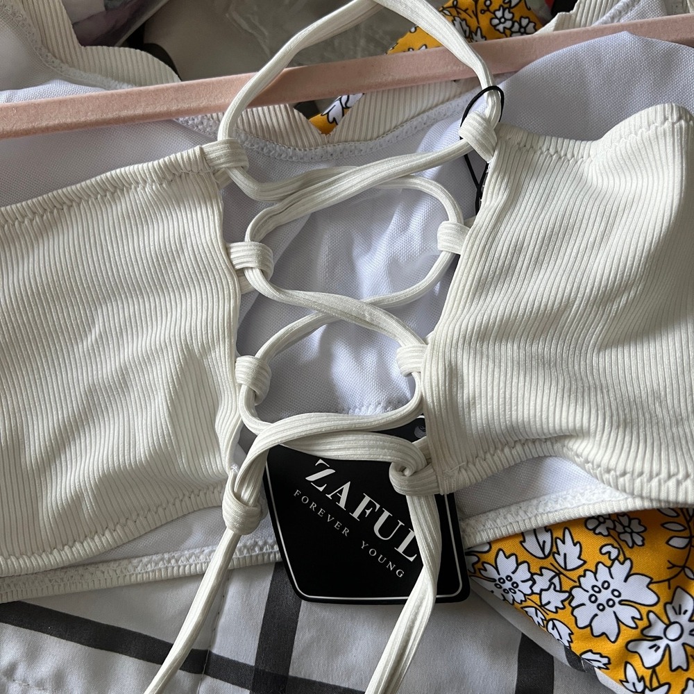Zaful women's swim halter bikini Sz 8 Medium M white scalloped romantic yellow - Picture 2 of 5